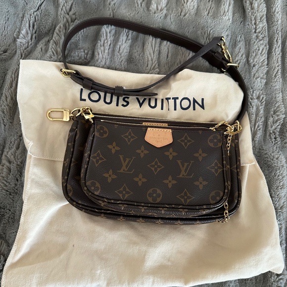 Louie Vuitton Pochette - Picture 1 of 2